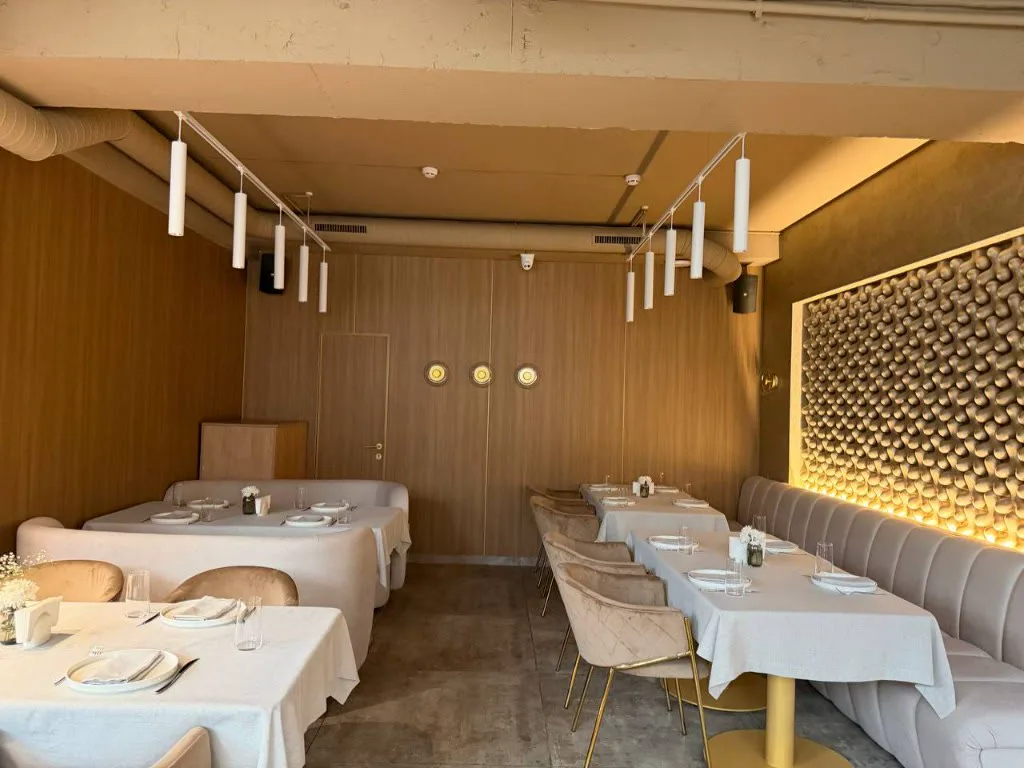Restaurant — 1